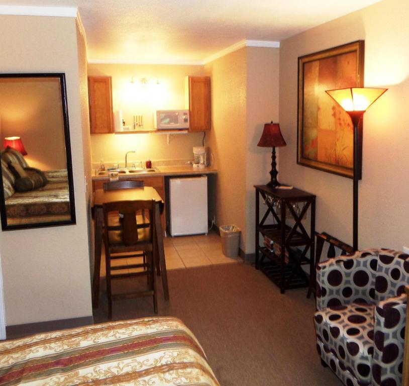 Eureka Suites Eureka Springs Δωμάτιο φωτογραφία